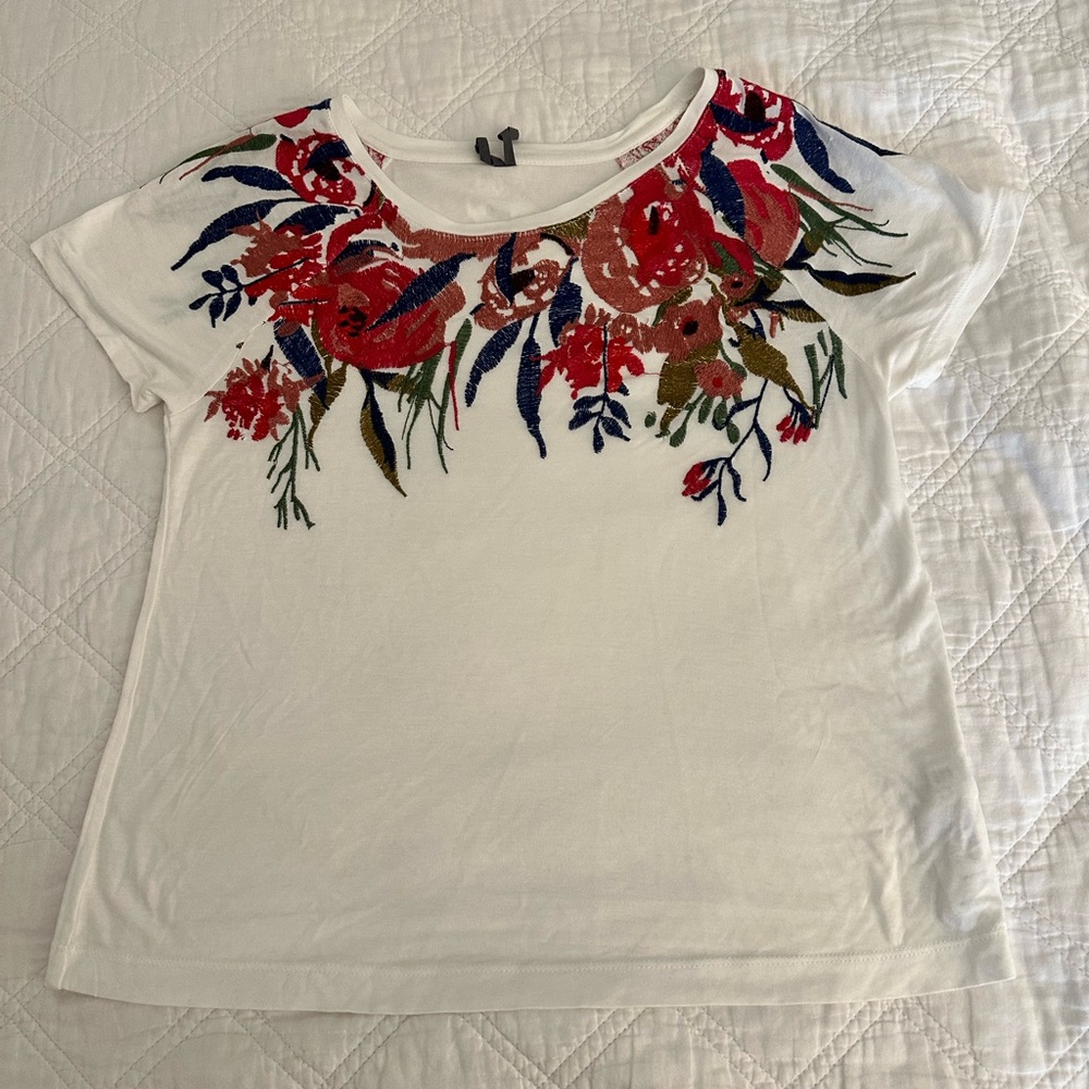Anthropologie embroidered shirt size S - like new